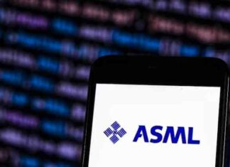 Виробник обладнання для виготовлення чіпів asml очікує стабільне зростання попиту на свою продукцію до кінця десятиліття