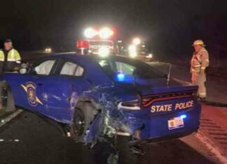 Американський регулятор зажадав у tesla пояснити, чому вона не відкликала автомобілі для оновлення системи autopilot