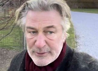 «жодного дня не минає»: алек болдуін розповів про щоденні думки після трагедії на майданчику вестерну «рас»