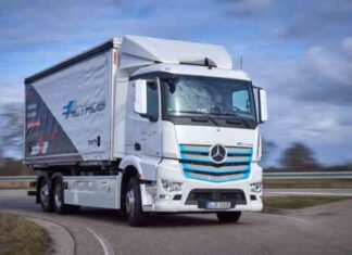 Daimler вважає важливим вести розробку як батарейних вантажівок, так і водневих