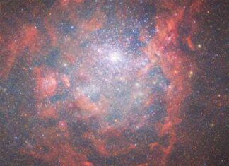 Фото дня: «біла ворона» серед галактик