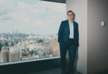 Эхо Криптобума:  Скептик с Уолл-стрит Звучит Тревогу о Пузыре ИИ
В стремительном танце