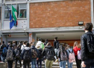 Италия: Школы будущего, где Искусственный Интеллект – Наставник на Пути к Знаниям