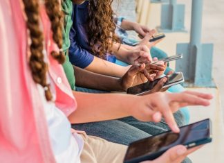 Нове дослідження показало, що використання соціальних мереж може викликати депресію у молодих людей