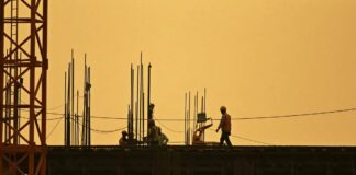 Pracownicy budowlani zarabiają na boomie sztucznej inteligencji