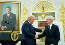 Технічні гіганти попереджають працівників H-1B: уникайте міжнародних поїздок через затримки віз