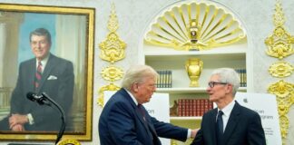 Технічні гіганти попереджають працівників H-1B: уникайте міжнародних поїздок через затримки віз