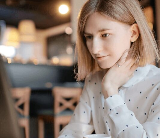 Захистіть своє цифрове життя в дорозі: чому мандрівникам потрібна надійна онлайн-захист