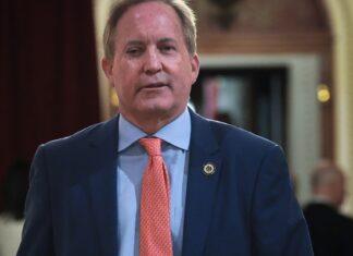 Зліт генерального прокурора Техасу Кена Пакстона: Як стратегія MAGA перекроює американське право