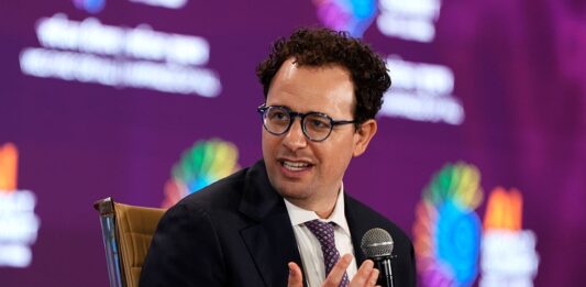 Anthropic чинить опір багатомільярдному зльоту оцінки на тлі гонки озброєнь у сфері ІІ