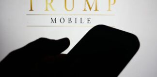 Телефон Трампа побачив світ (ну, майже)