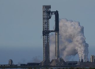 SpaceX відкладає запуск незадовго до оголошення планів виходу на IPO