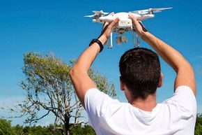 Як SkyJack і спуфінг GPS підривають безпеку дронів